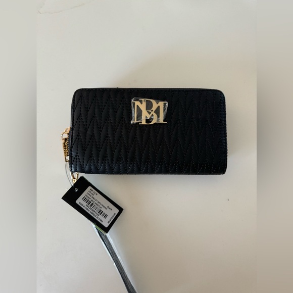 NWT | Badgley Mischka | Quilted Zip Around Wristlet Wallet | Black - Picture 2 of 5